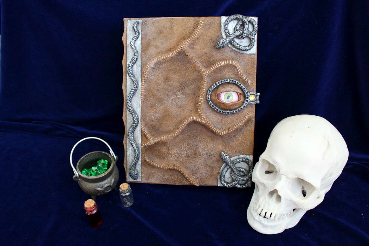 Hocus Pocus Spellbook Replica - Manual of Witchcraft and Alchemy iPad / Kindle / eReader / Tablet Cover