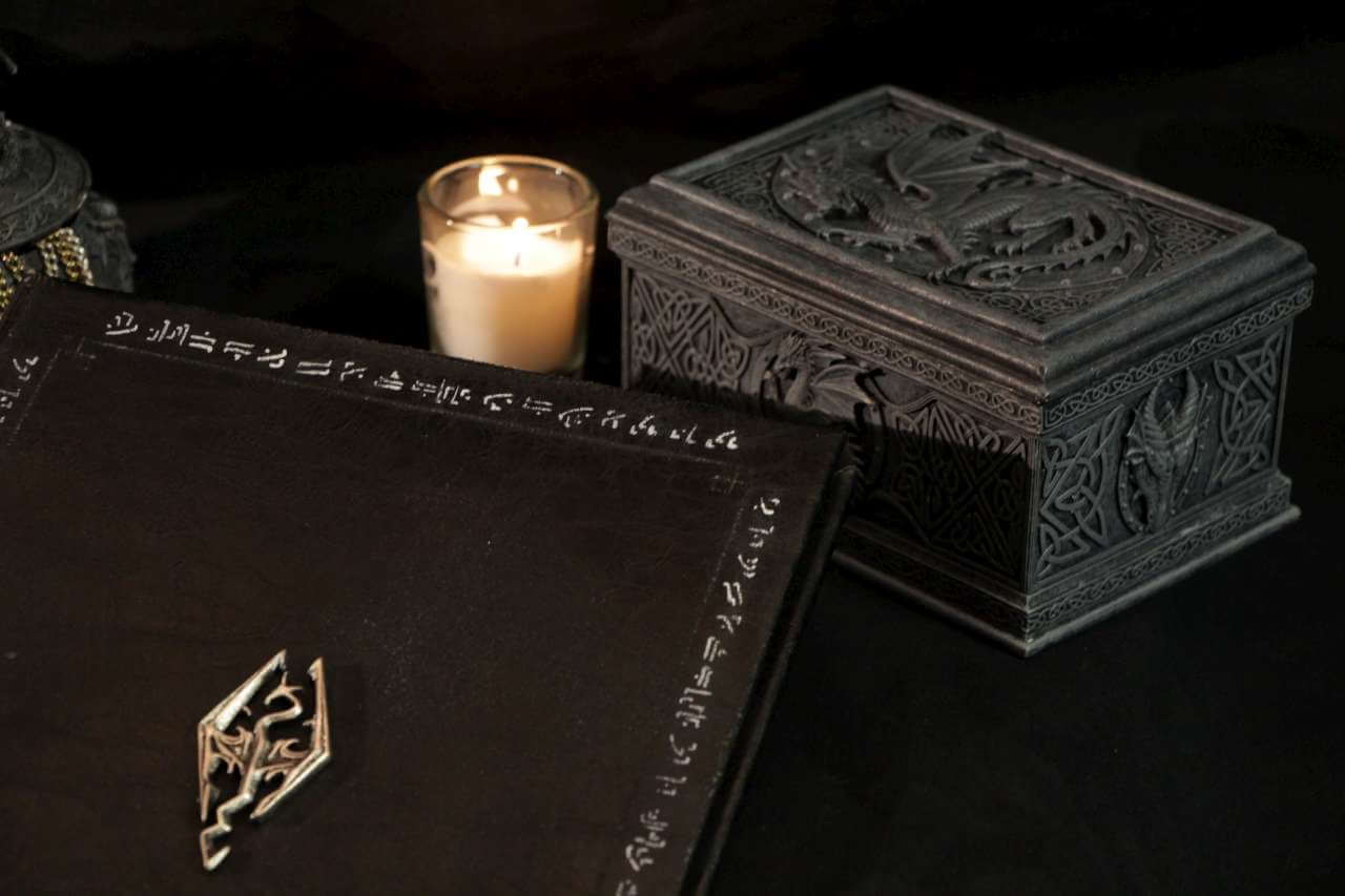 Book of the Dragonborn / Dovahkiin Skyrim Tablet Cover