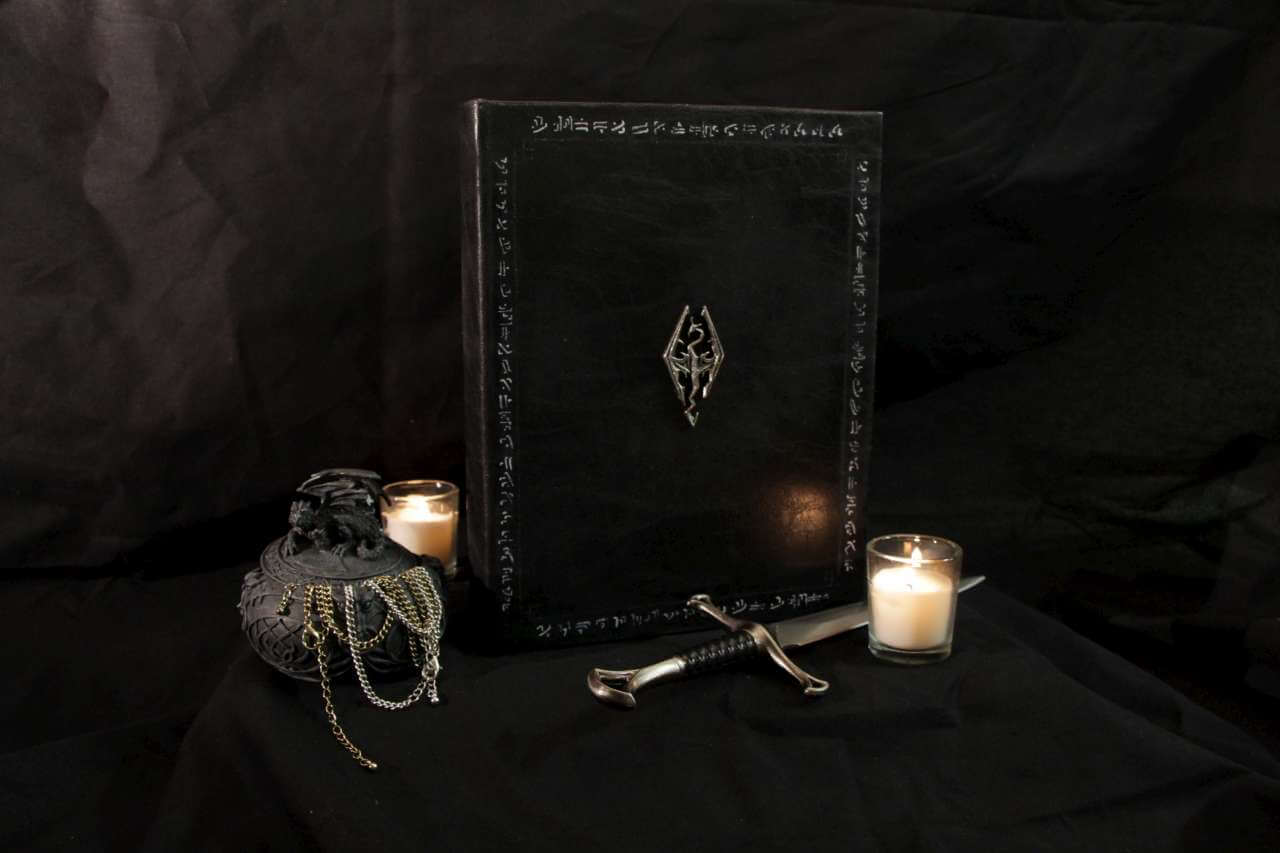Book of the Dragonborn / Dovahkiin Skyrim Tablet Cover