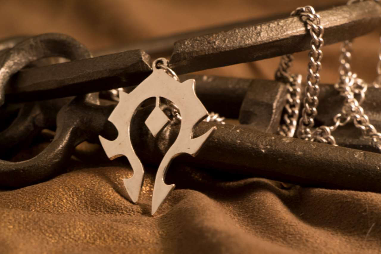 World of WarCraft Inspired Horde Symbol Pendant / Necklace Silver