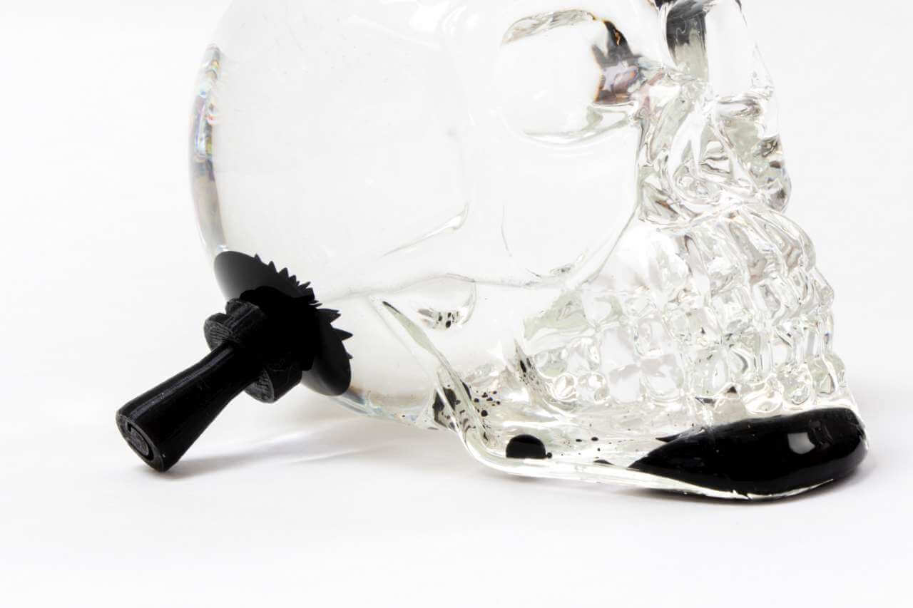 https://geekifyinc.com/wp-content/uploads/2018/01/Ferrofluid-Glass-Skull-Bottle-Magnet-Magnetic-Crystal-Head-2.jpg
