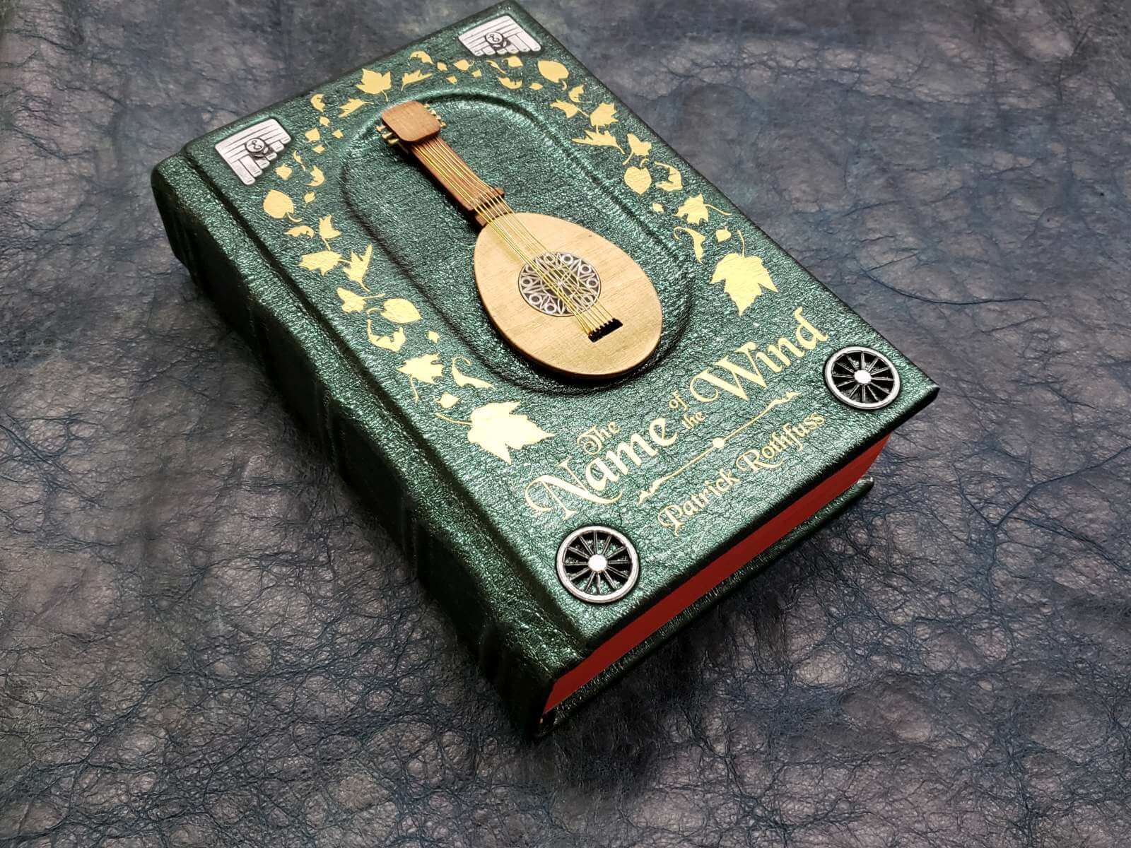 The Name of the Wind Patrick Rothfuss Leatherbound Leather Book Collectors Edition 1