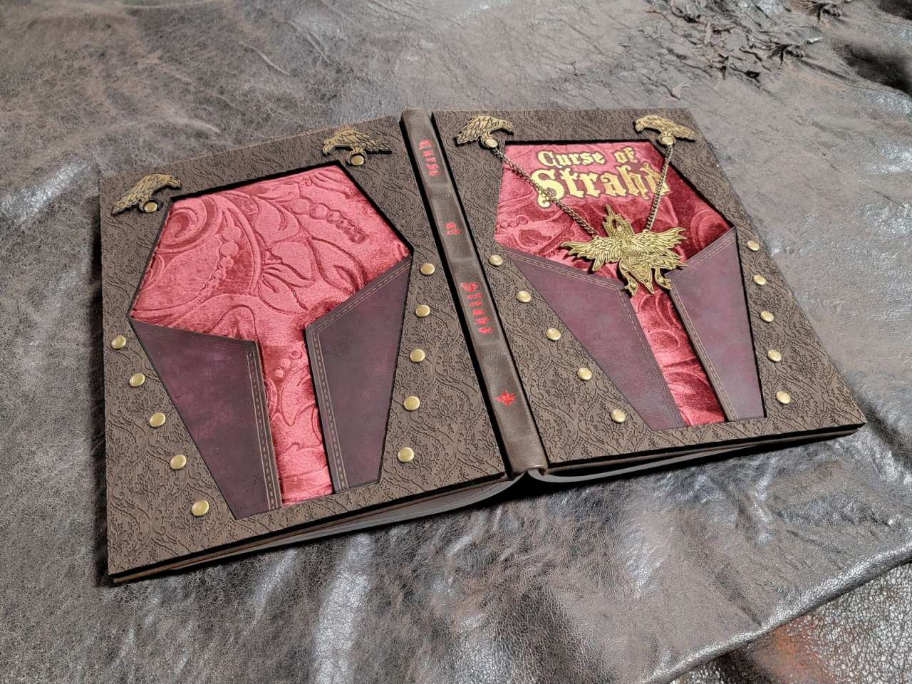Dungeons and Dragons - Curse of Strahd Leatherbound Tome